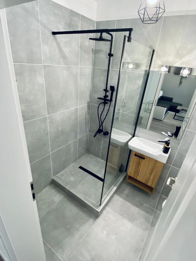 Happyhome Central Deluxe Apartments Орадеа Екстериор снимка