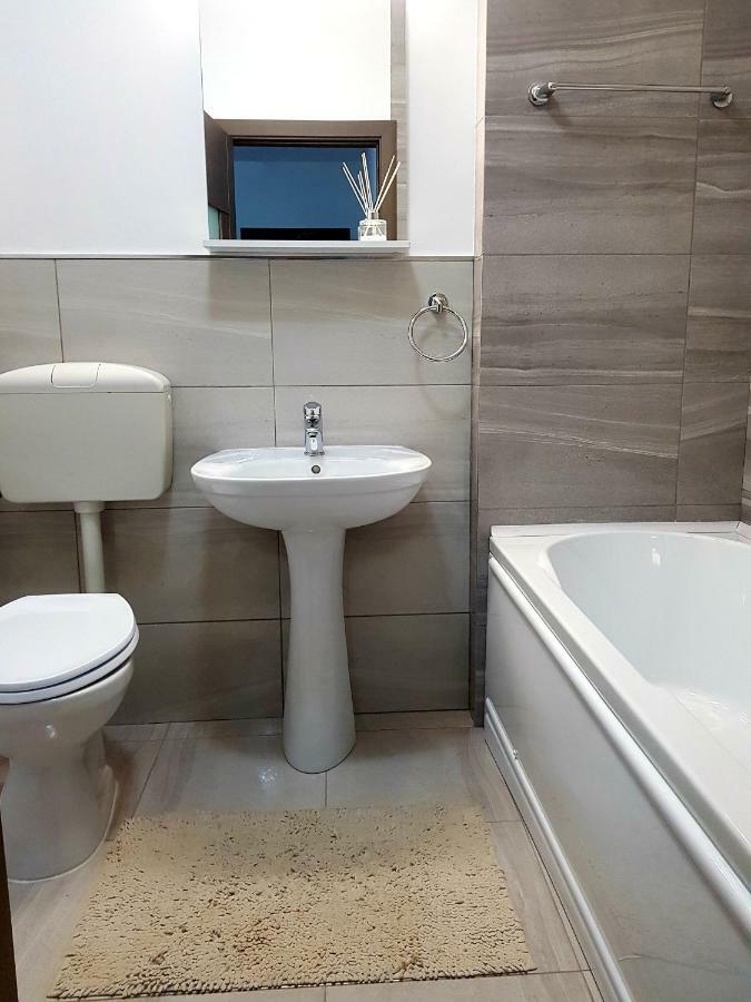 Happyhome Central Deluxe Apartments Орадеа Екстериор снимка